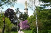 Procházky zámeckým lednickým parkem - cesta k minaretu